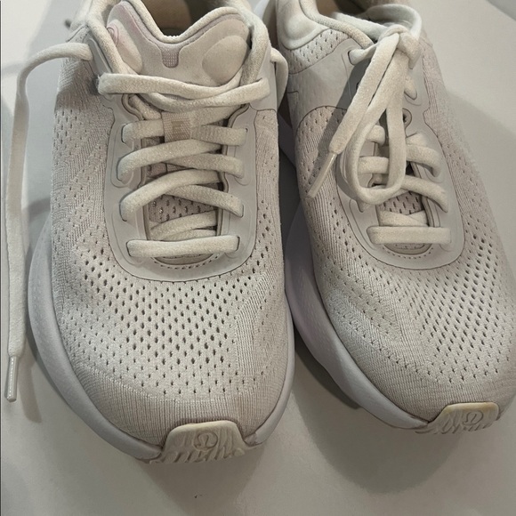 Women's Beyondfeel Running Shoe - Picture 14 of 17